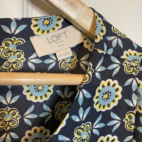 NWT LOFT Outlet blue & yellow floral blouse sz XS petite - Picture 8 of 10